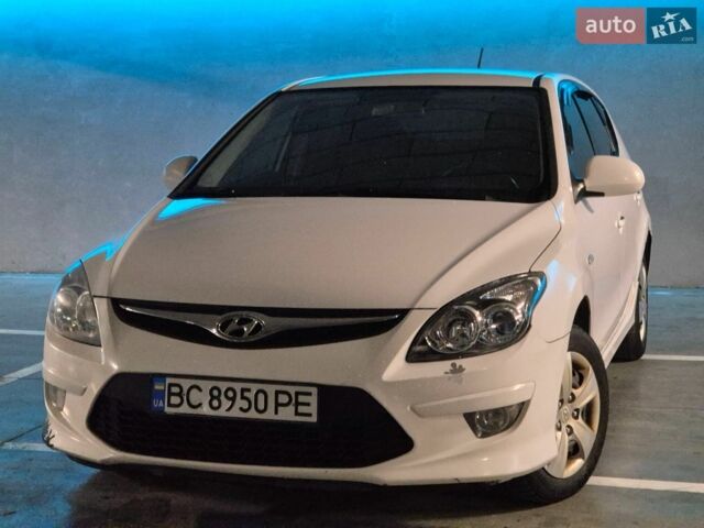 Білий Хендай i30, об'ємом двигуна 1.58 л та пробігом 325 тис. км за 4699 $, фото 1 на Automoto.ua