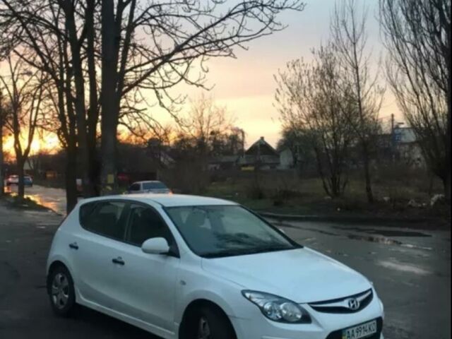 Белый Хендай i30, объемом двигателя 1.6 л и пробегом 70 тыс. км за 10399 $, фото 1 на Automoto.ua