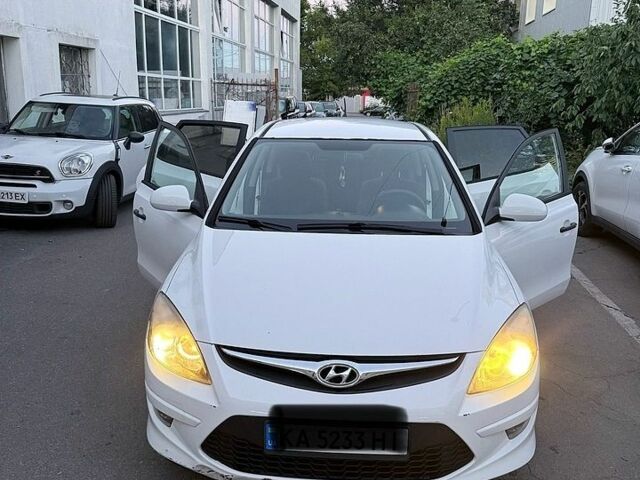 Білий Хендай i30, об'ємом двигуна 1.58 л та пробігом 206 тис. км за 6000 $, фото 1 на Automoto.ua