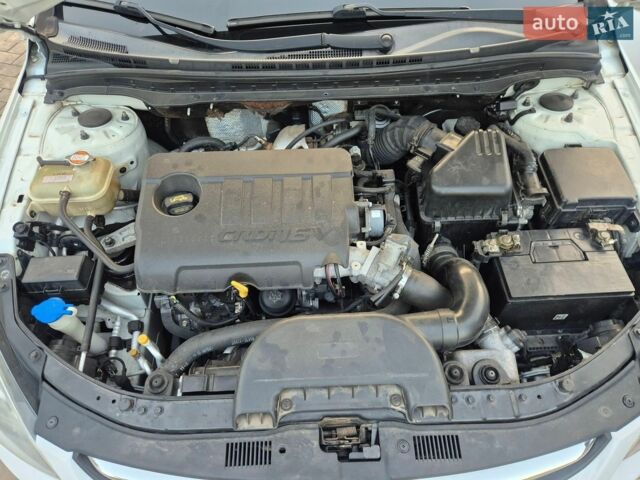 Белый Хендай i30, объемом двигателя 1.6 л и пробегом 217 тыс. км за 6600 $, фото 1 на Automoto.ua