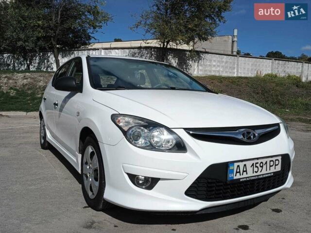 Белый Хендай i30, объемом двигателя 1.4 л и пробегом 248 тыс. км за 6200 $, фото 1 на Automoto.ua
