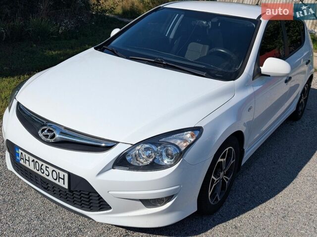 Белый Хендай i30, объемом двигателя 1.4 л и пробегом 37 тыс. км за 6700 $, фото 1 на Automoto.ua