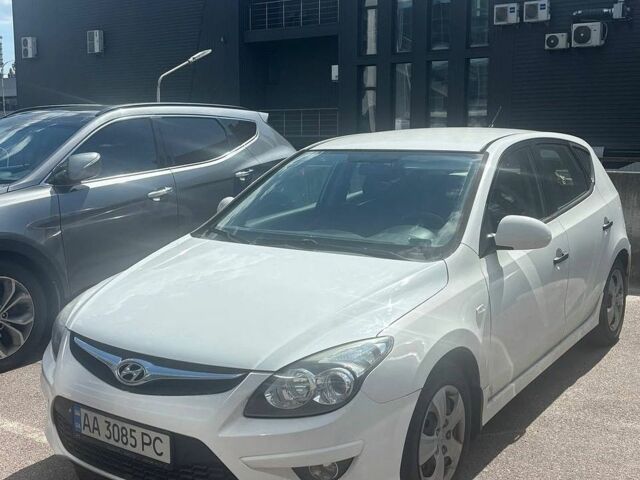 Белый Хендай i30, объемом двигателя 1.4 л и пробегом 192 тыс. км за 7300 $, фото 1 на Automoto.ua