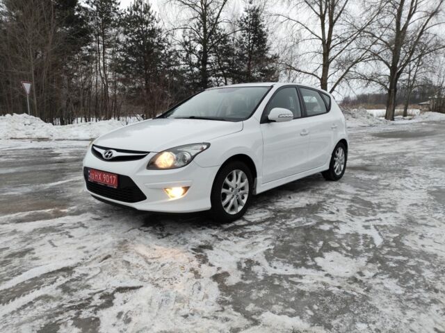 Белый Хендай i30, объемом двигателя 0 л и пробегом 112 тыс. км за 6700 $, фото 1 на Automoto.ua