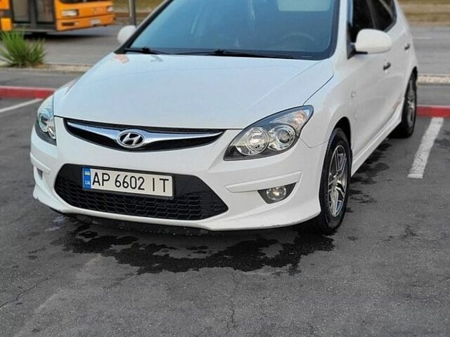 Белый Хендай i30, объемом двигателя 1.6 л и пробегом 208 тыс. км за 7000 $, фото 1 на Automoto.ua