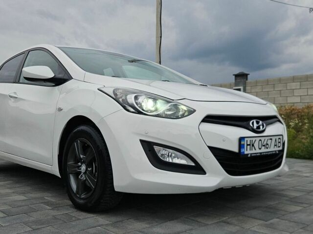 Белый Хендай i30, объемом двигателя 1.6 л и пробегом 202 тыс. км за 9700 $, фото 1 на Automoto.ua