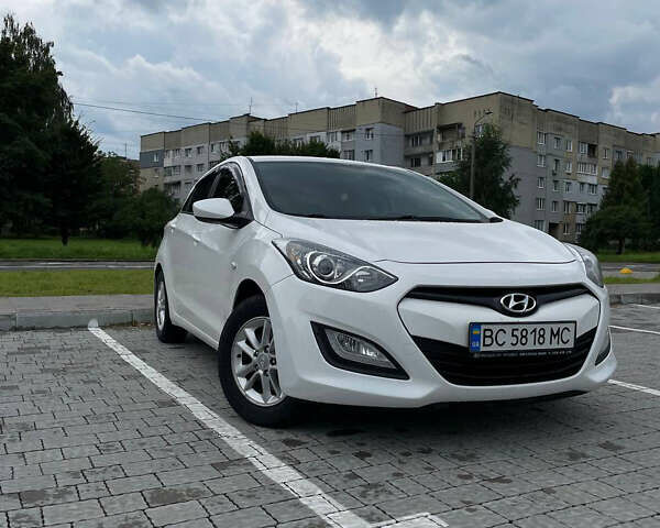 Белый Хендай i30, объемом двигателя 1.4 л и пробегом 206 тыс. км за 7300 $, фото 1 на Automoto.ua