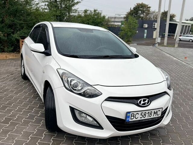 Белый Хендай i30, объемом двигателя 1.4 л и пробегом 285 тыс. км за 6500 $, фото 1 на Automoto.ua