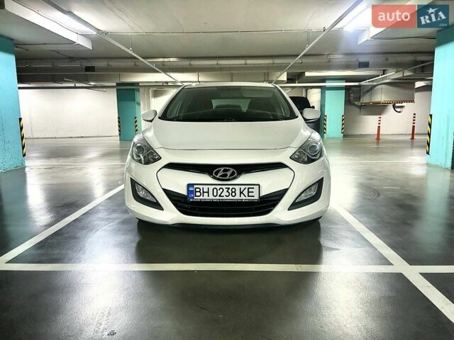 Білий Хендай i30, об'ємом двигуна 1.4 л та пробігом 190 тис. км за 6800 $, фото 1 на Automoto.ua