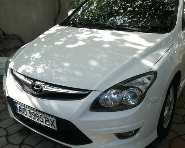 Білий Хендай i30, об'ємом двигуна 1.6 л та пробігом 200 тис. км за 7800 $, фото 1 на Automoto.ua