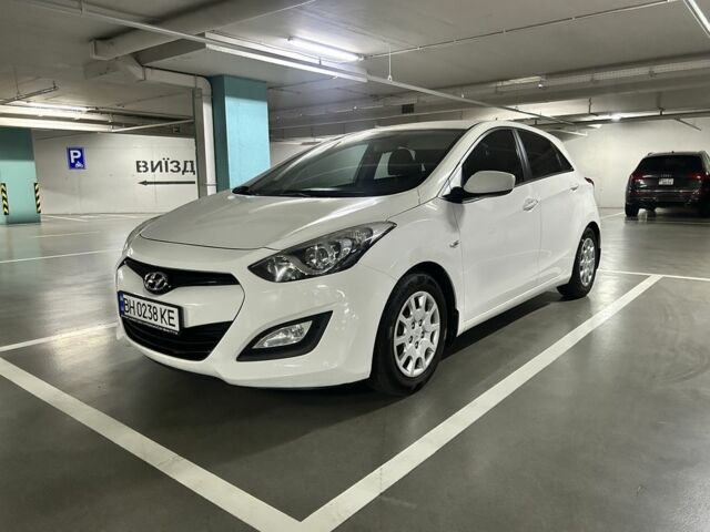 Белый Хендай i30, объемом двигателя 1.4 л и пробегом 180 тыс. км за 6850 $, фото 1 на Automoto.ua