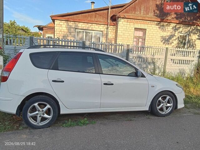 Белый Хендай i30, объемом двигателя 1.6 л и пробегом 207 тыс. км за 7857 $, фото 1 на Automoto.ua
