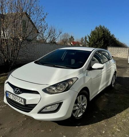 Белый Хендай i30, объемом двигателя 1.58 л и пробегом 200 тыс. км за 7700 $, фото 1 на Automoto.ua