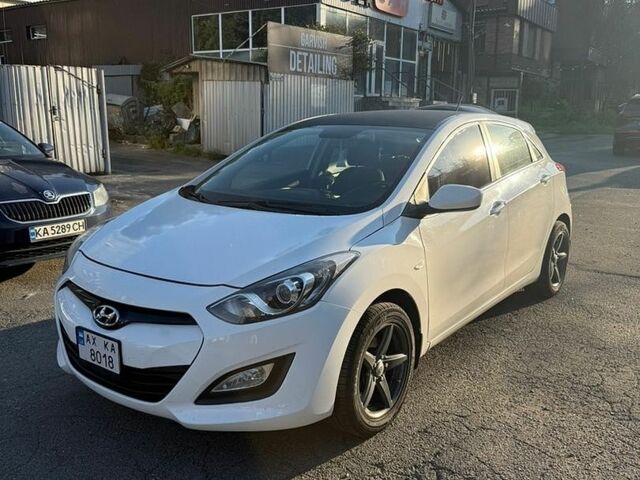 Белый Хендай i30, объемом двигателя 1.59 л и пробегом 169 тыс. км за 7800 $, фото 1 на Automoto.ua