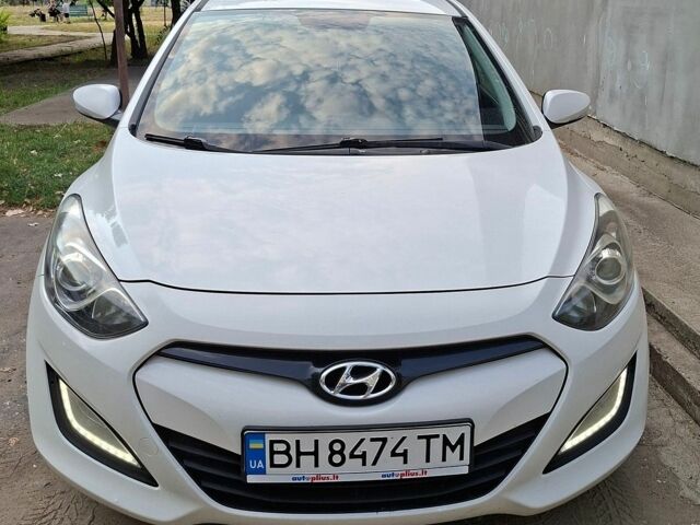 Белый Хендай i30, объемом двигателя 1.58 л и пробегом 260 тыс. км за 6500 $, фото 1 на Automoto.ua