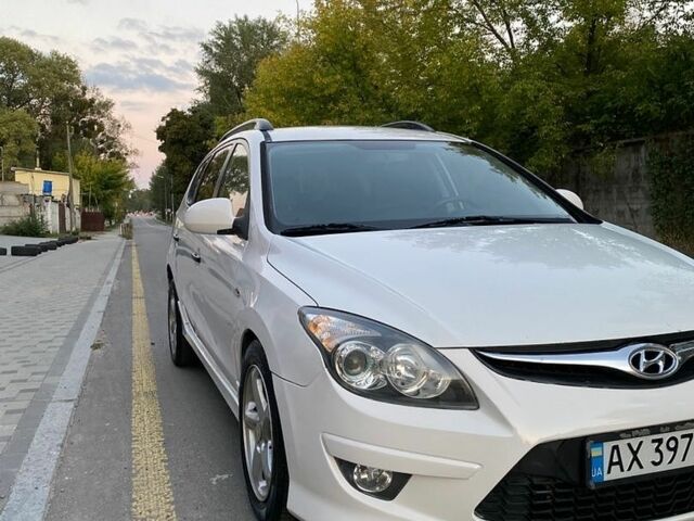Белый Хендай i30, объемом двигателя 1.58 л и пробегом 210 тыс. км за 6100 $, фото 1 на Automoto.ua