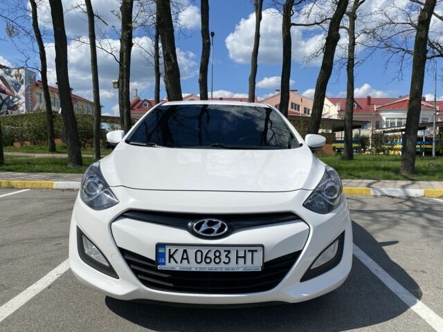 Белый Хендай i30, объемом двигателя 1.6 л и пробегом 149 тыс. км за 10000 $, фото 1 на Automoto.ua