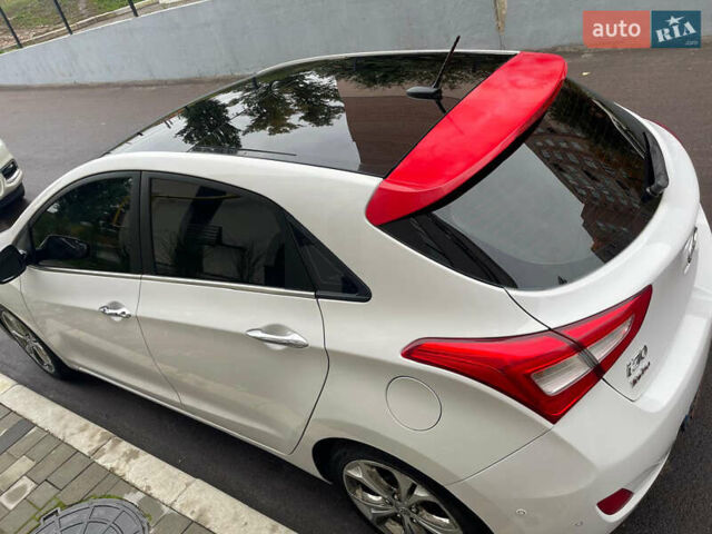Белый Хендай i30, объемом двигателя 1.58 л и пробегом 134 тыс. км за 8800 $, фото 1 на Automoto.ua