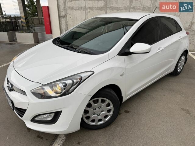 Белый Хендай i30, объемом двигателя 1.4 л и пробегом 109 тыс. км за 6500 $, фото 1 на Automoto.ua