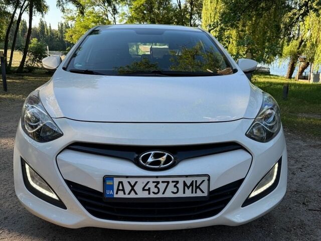 Белый Хендай i30, объемом двигателя 1.58 л и пробегом 220 тыс. км за 8999 $, фото 1 на Automoto.ua