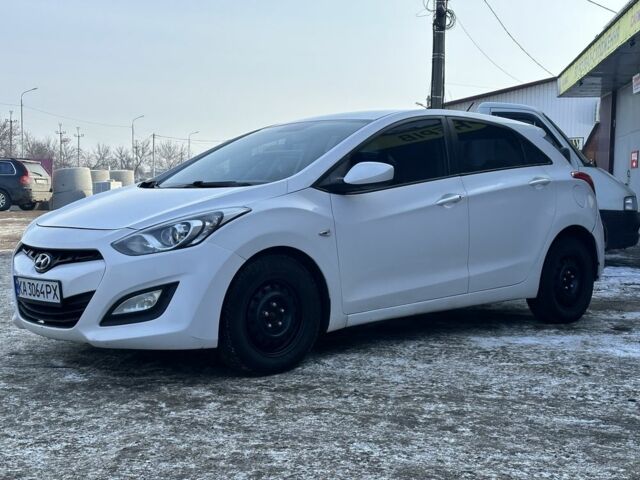 Белый Хендай i30, объемом двигателя 1.4 л и пробегом 255 тыс. км за 5700 $, фото 1 на Automoto.ua