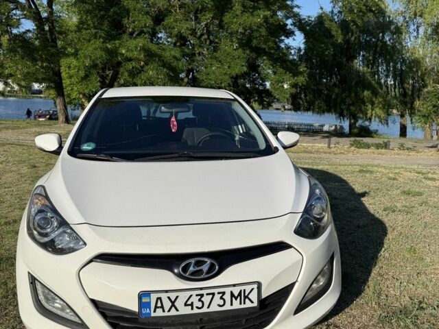 Белый Хендай i30, объемом двигателя 1.6 л и пробегом 220 тыс. км за 8999 $, фото 1 на Automoto.ua