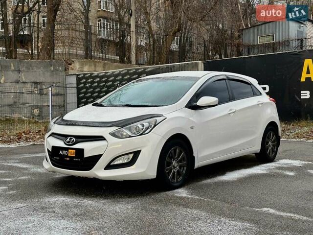 Белый Хендай i30, объемом двигателя 1.4 л и пробегом 178 тыс. км за 7900 $, фото 1 на Automoto.ua