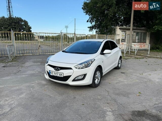 Белый Хендай i30, объемом двигателя 1.4 л и пробегом 49 тыс. км за 9200 $, фото 1 на Automoto.ua