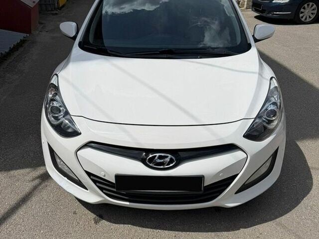 Белый Хендай i30, объемом двигателя 1.4 л и пробегом 110 тыс. км за 7000 $, фото 1 на Automoto.ua