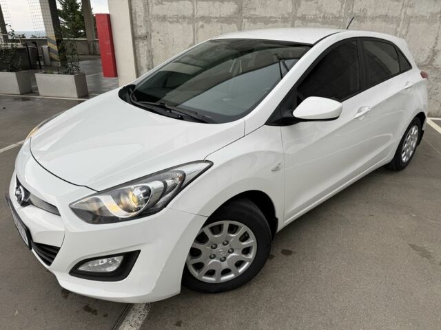 Белый Хендай i30, объемом двигателя 1.4 л и пробегом 109 тыс. км за 6478 $, фото 1 на Automoto.ua