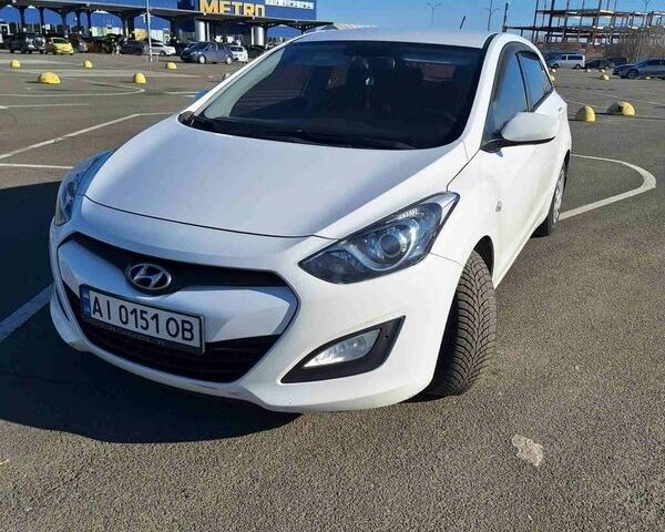 Белый Хендай i30, объемом двигателя 1.4 л и пробегом 214 тыс. км за 7500 $, фото 1 на Automoto.ua