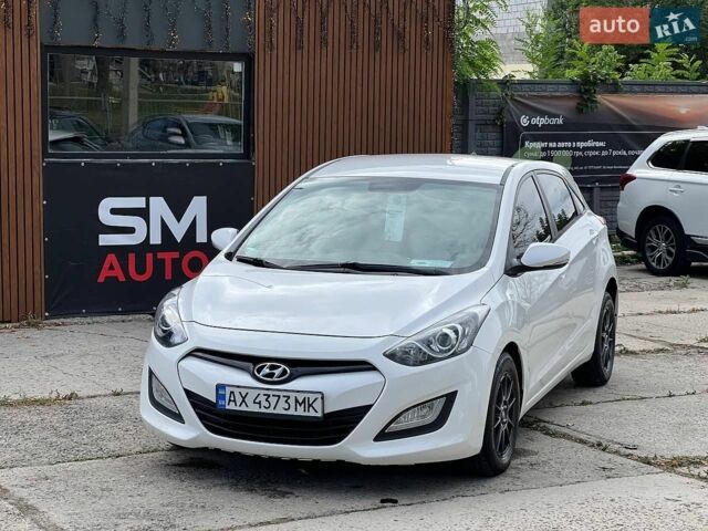 Белый Хендай i30, объемом двигателя 1.58 л и пробегом 222 тыс. км за 8700 $, фото 1 на Automoto.ua