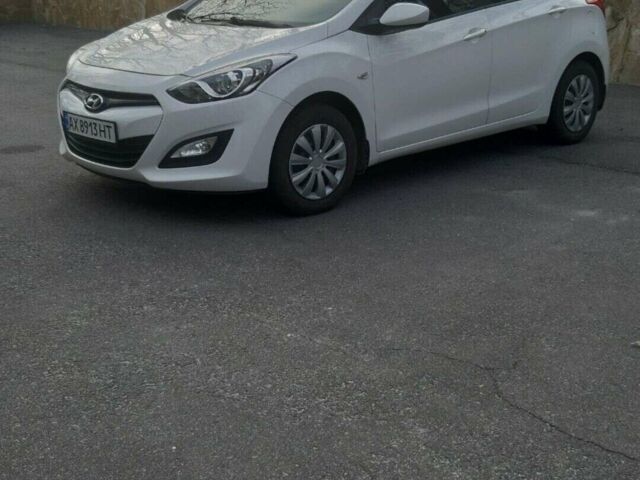 Белый Хендай i30, объемом двигателя 1.4 л и пробегом 130 тыс. км за 9500 $, фото 1 на Automoto.ua