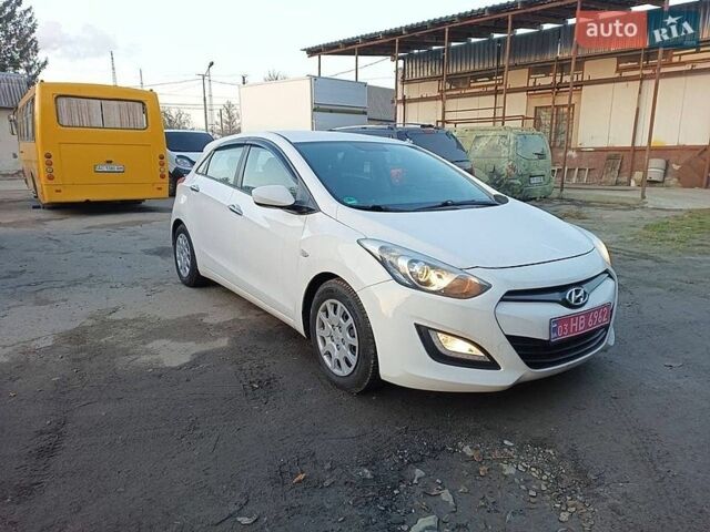 Белый Хендай i30, объемом двигателя 1.4 л и пробегом 194 тыс. км за 8600 $, фото 1 на Automoto.ua