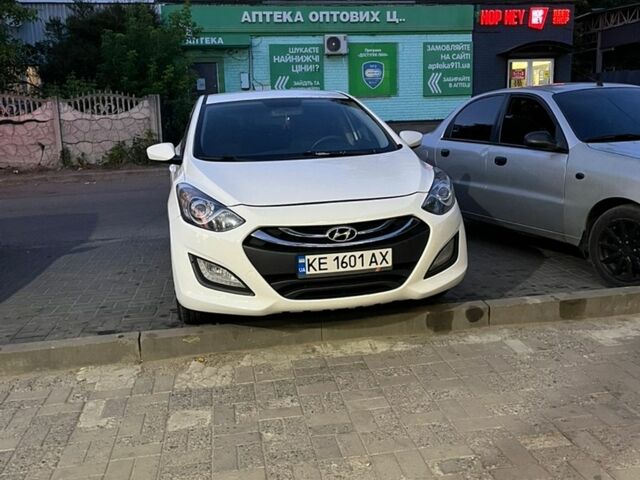 Белый Хендай i30, объемом двигателя 1.4 л и пробегом 132 тыс. км за 8100 $, фото 1 на Automoto.ua