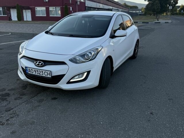 Білий Хендай i30, об'ємом двигуна 1.4 л та пробігом 230 тис. км за 8207 $, фото 1 на Automoto.ua