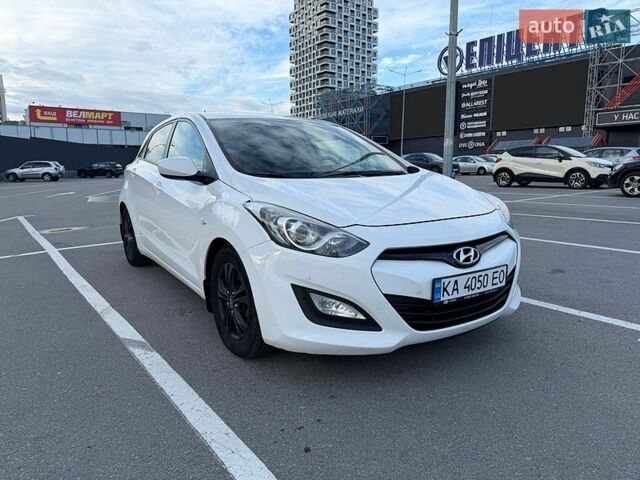 Белый Хендай i30, объемом двигателя 1.58 л и пробегом 142 тыс. км за 10500 $, фото 1 на Automoto.ua