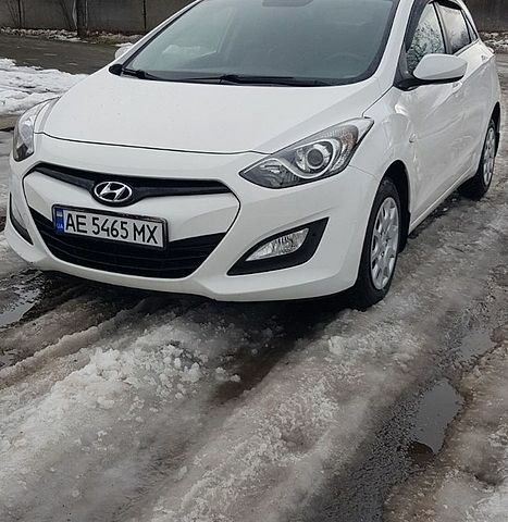 Белый Хендай i30, объемом двигателя 1.59 л и пробегом 158 тыс. км за 9800 $, фото 1 на Automoto.ua