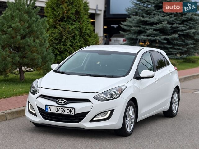 Белый Хендай i30, объемом двигателя 1.58 л и пробегом 270 тыс. км за 7900 $, фото 1 на Automoto.ua