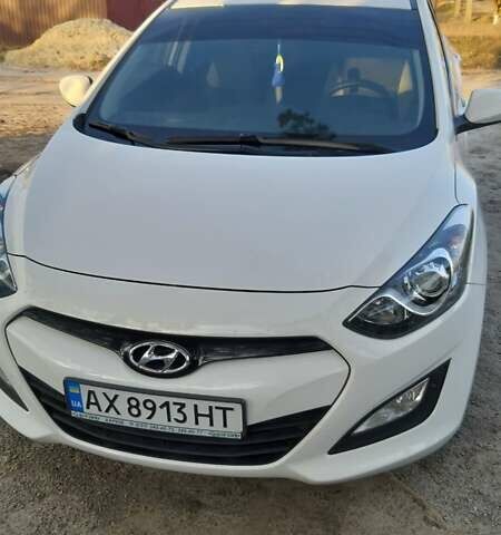 Белый Хендай i30, объемом двигателя 1.4 л и пробегом 115 тыс. км за 9500 $, фото 1 на Automoto.ua