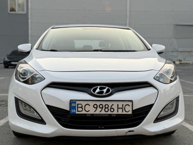 Белый Хендай i30, объемом двигателя 1.6 л и пробегом 186 тыс. км за 8001 $, фото 1 на Automoto.ua