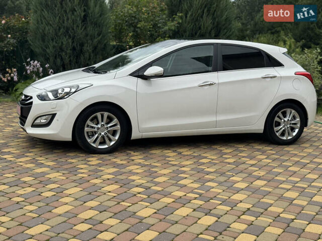 Белый Хендай i30, объемом двигателя 1.6 л и пробегом 108 тыс. км за 14200 $, фото 1 на Automoto.ua