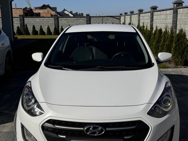 Белый Хендай i30, объемом двигателя 1.4 л и пробегом 75 тыс. км за 8522 $, фото 1 на Automoto.ua