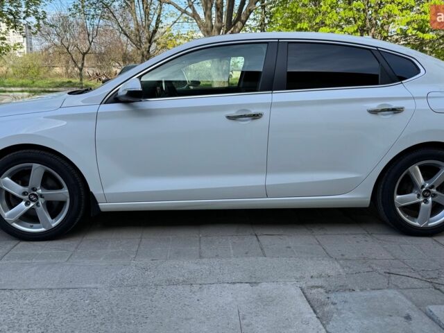 Белый Хендай i30, объемом двигателя 1.35 л и пробегом 71 тыс. км за 16500 $, фото 1 на Automoto.ua