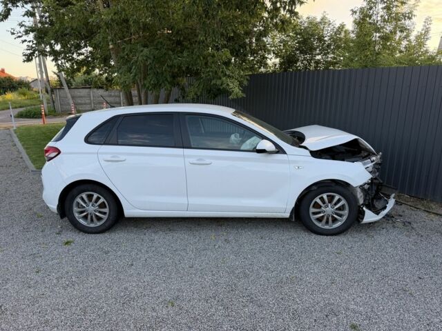 Білий Хендай i30, об'ємом двигуна 1.6 л та пробігом 137 тис. км за 6823 $, фото 1 на Automoto.ua