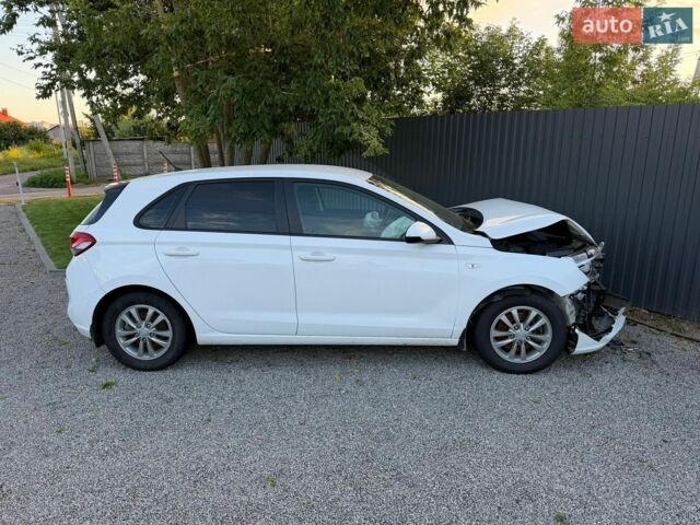Белый Хендай i30, объемом двигателя 1.6 л и пробегом 137 тыс. км за 6700 $, фото 1 на Automoto.ua