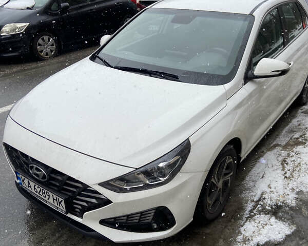 Белый Хендай i30, объемом двигателя 1.5 л и пробегом 45 тыс. км за 18000 $, фото 1 на Automoto.ua