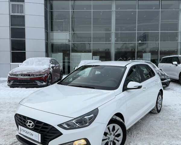 Белый Хендай i30, объемом двигателя 1.5 л и пробегом 45 тыс. км за 16600 $, фото 1 на Automoto.ua