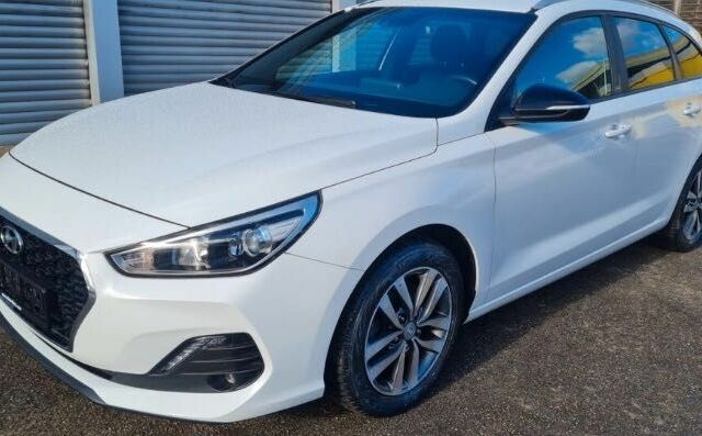 Білий Хендай i30, об'ємом двигуна 1.6 л та пробігом 1 тис. км за 7900 $, фото 1 на Automoto.ua