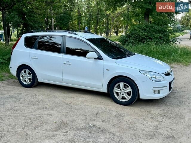 Белый Хендай i30, объемом двигателя 1.59 л и пробегом 413 тыс. км за 4950 $, фото 1 на Automoto.ua